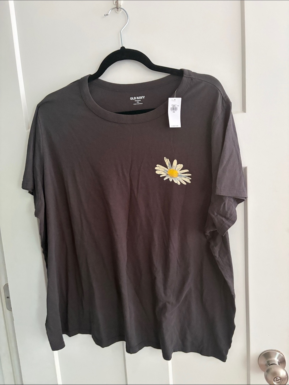 Daisy graphics tee NWT